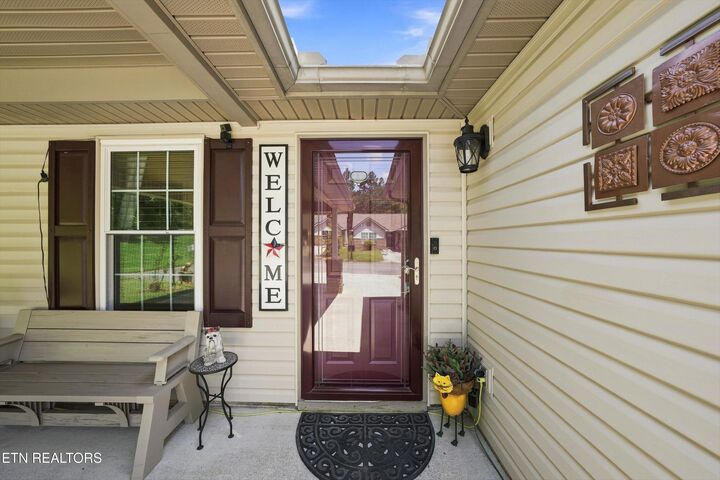 Property Photo: 5638 Kalispell Way TN 37924