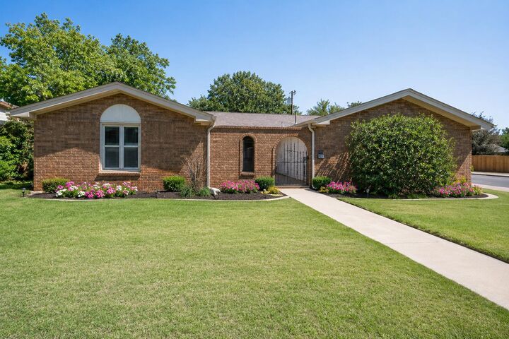 Property Photo: 3202 69th Street TX 79413