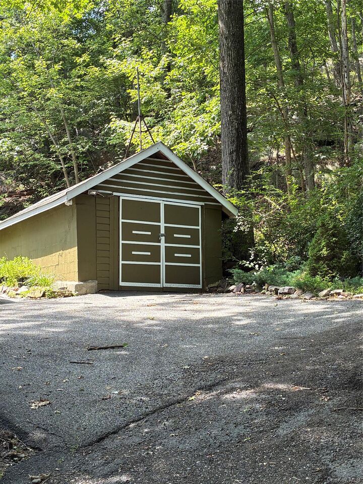 Property Photo:  42 Deer Trail S  NY 10925 