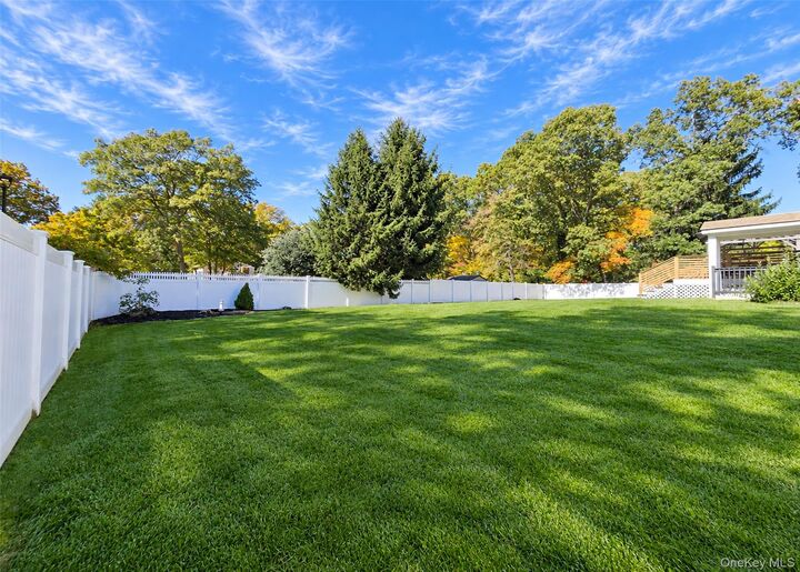 Property Photo:  29 Rolling Hills Drive  NY 11961 