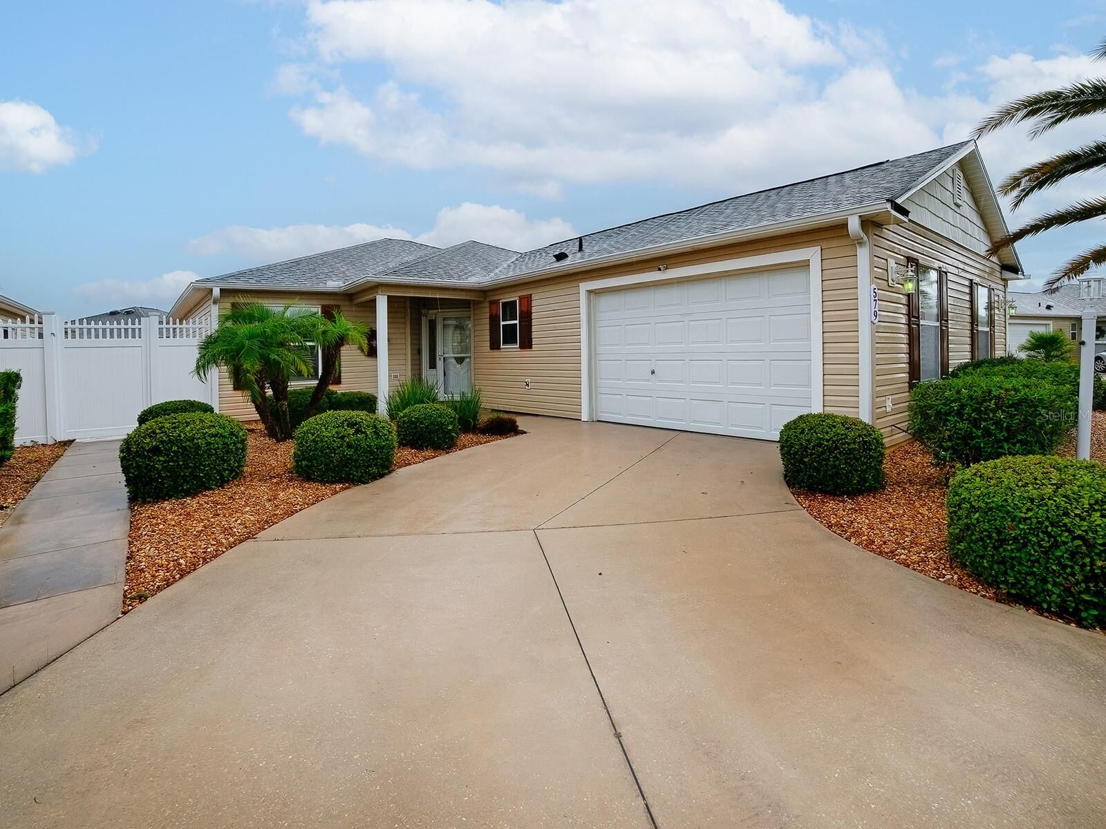 Property Photo:  579 Cheraw Place  FL 32162 