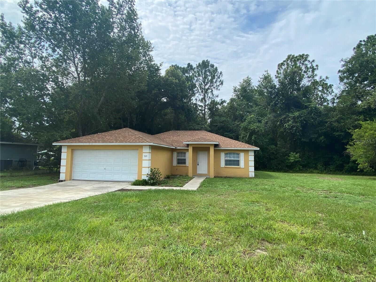 Property Photo: 523 Silver Way Drive FL 34471