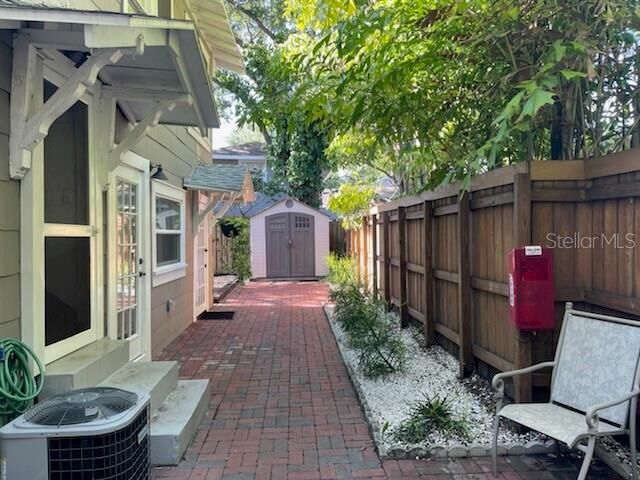 Property Photo: 807 1/2 S Fremont Avenue #Upper FL 33606