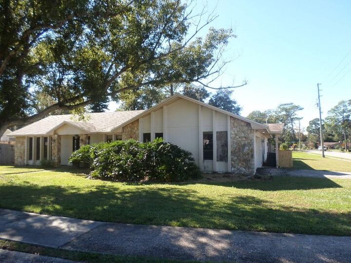 Property Photo:  210 Banbury Court  FL 32779 