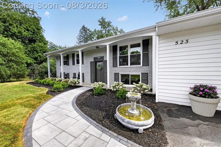 Property Photo:  523 Glengary Road  MI 48390 1496 