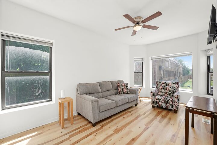 Property Photo:  348 E 41st Street 1  IL 60653 
