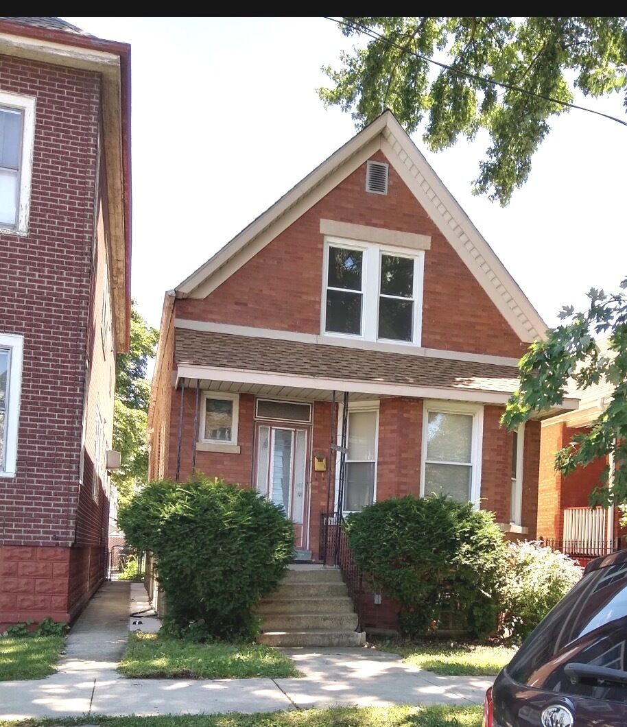 Property Photo: 4317 S Maplewood Avenue IL 60632