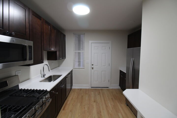 Property Photo:  6307 N Mozart Street 2N  IL 60659 