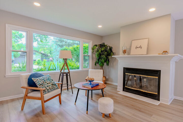 Property Photo: 26 E Woodland Road IL 60044
