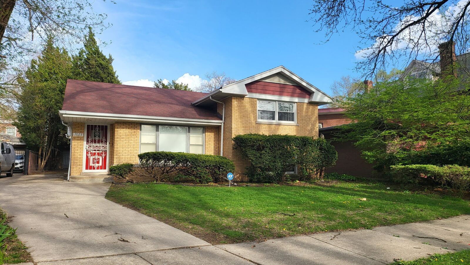 Property Photo:  7023 S Bennett Avenue  IL 60649 