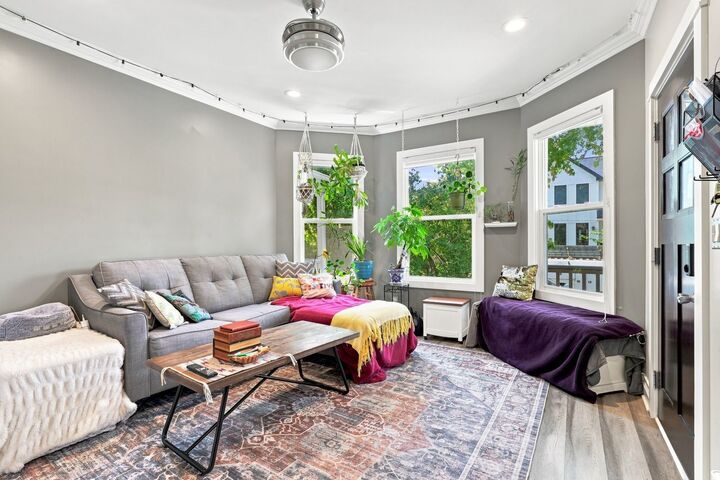 Property Photo:  4937 N Bell Avenue  IL 60625 