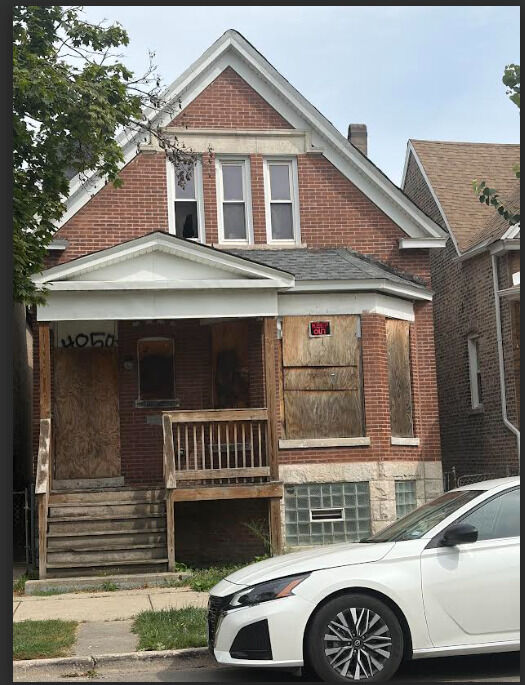 Property Photo: 4050 W Fifth Avenue IL 60624