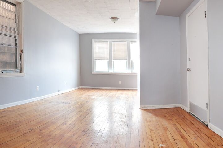 Property Photo: 4139 N Western Avenue 2 IL 60618