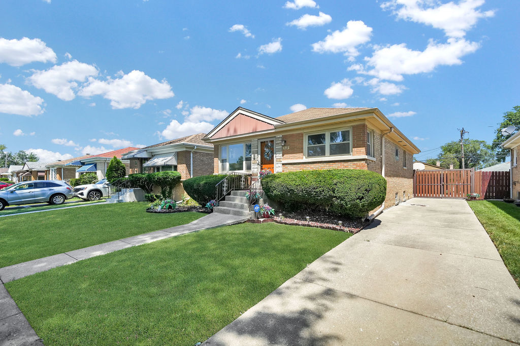 Property Photo: 3119 Wilcox Avenue IL 60104