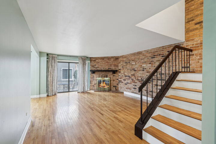 Property Photo:  105 W Dover Drive  IL 60056 