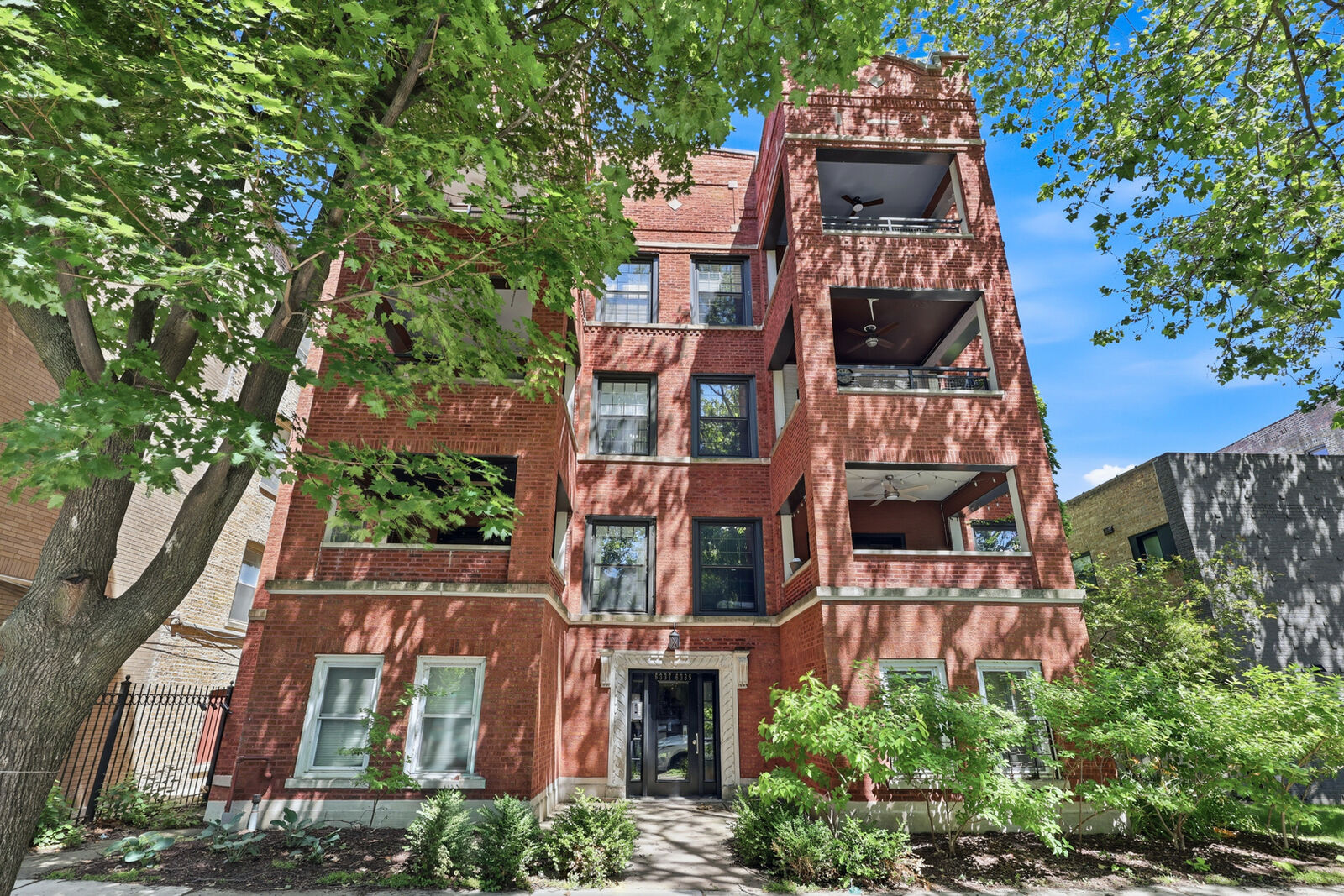 Property Photo: 6335 N Magnolia Avenue G IL 60660