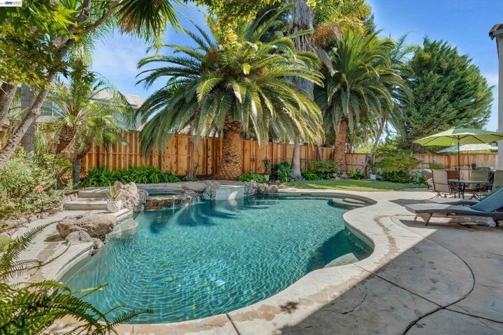Property Photo: 757 Dody Dr CA 95337