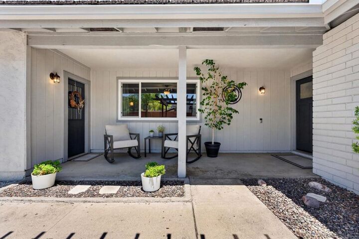 Property Photo:  