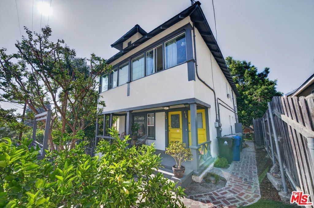 Property Photo:  2106 India Street  CA 90039 