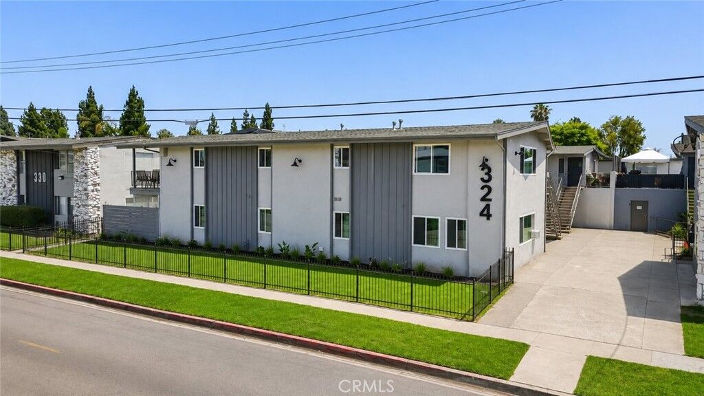 Property Photo:  324 E Leatrice Lane  CA 92802 