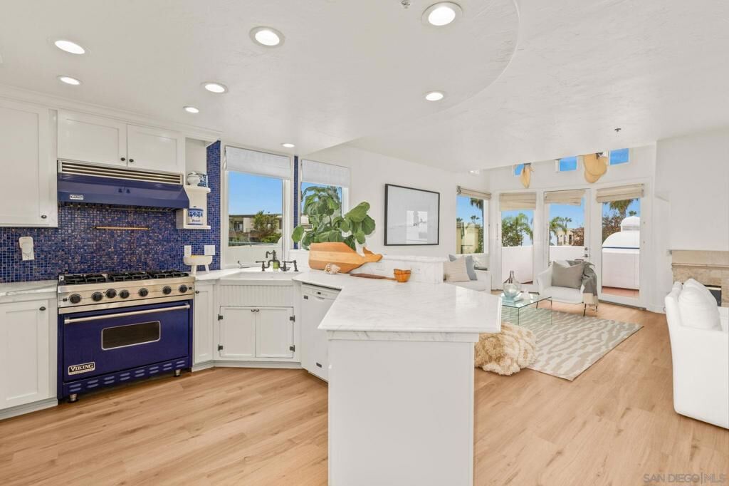 Property Photo:  5437 La Jolla Blvd  CA 92037 