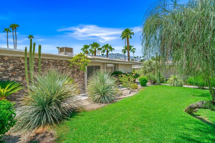 Property Photo:  1207 Tamarisk West Street  CA 92270 