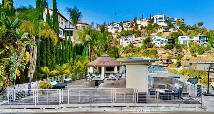 Property Photo:  8827 Evanview  CA 90069 