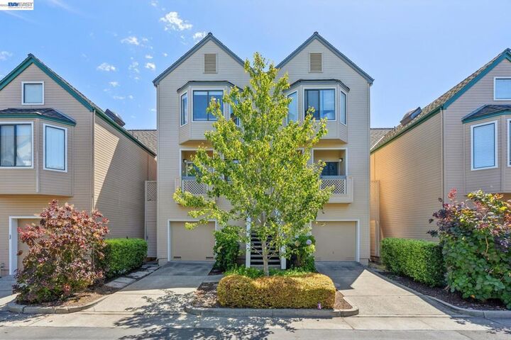 Property Photo:  48 Invincible Ct F19  CA 94501 