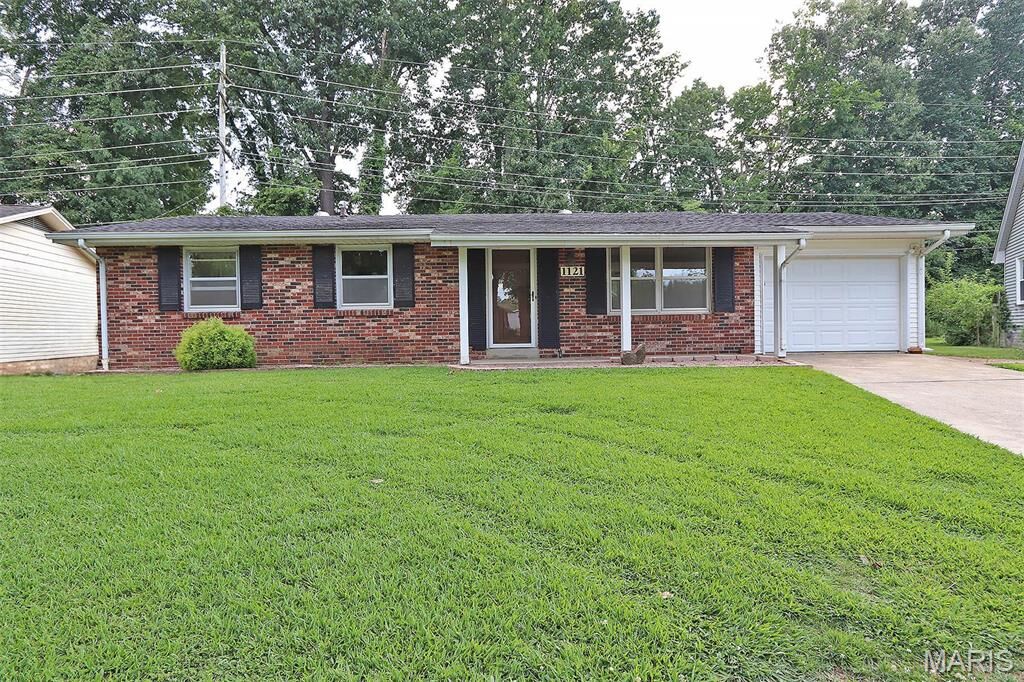 Property Photo: 1121 Landgraf Drive MO 63701