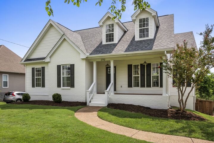 Property Photo: 2712 Eastland Ave TN 37206