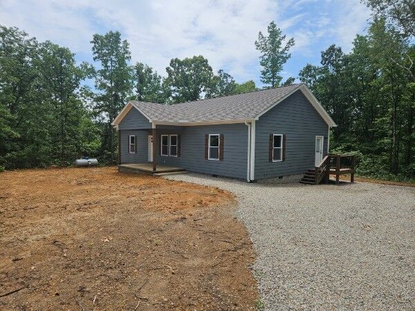 Property Photo:  415 Market St  TN 38485 