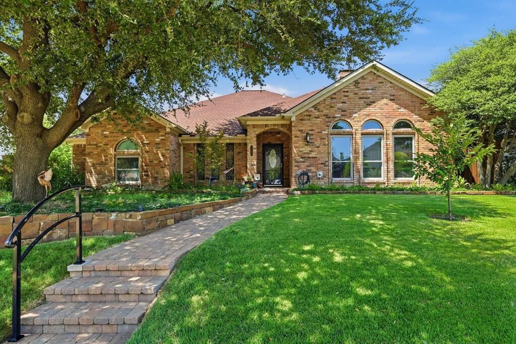 Property Photo: 1529 Huron Trail TX 75075