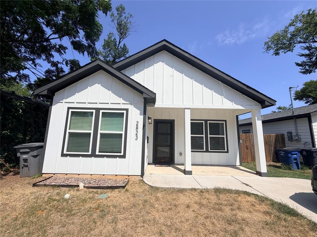 Property Photo:  2823 Farragut Street  TX 75215 