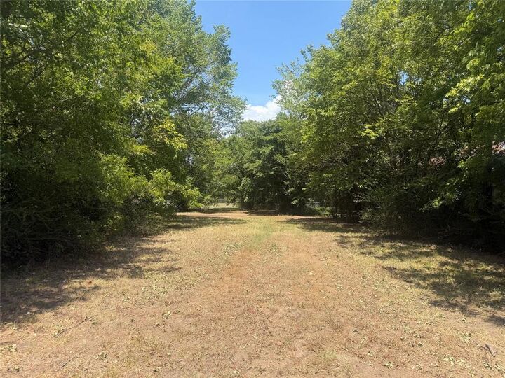 Property Photo:  704 E Booth  TX 75460 