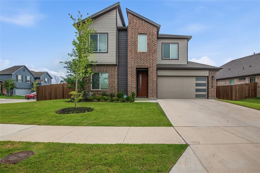 Property Photo: 1501 Woodpecker Street TX 76205