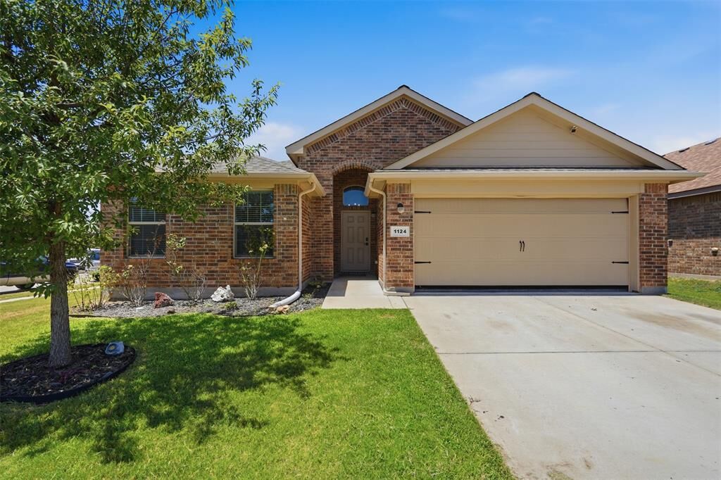 Property Photo:  1124 Autumnwood Drive  TX 76020 