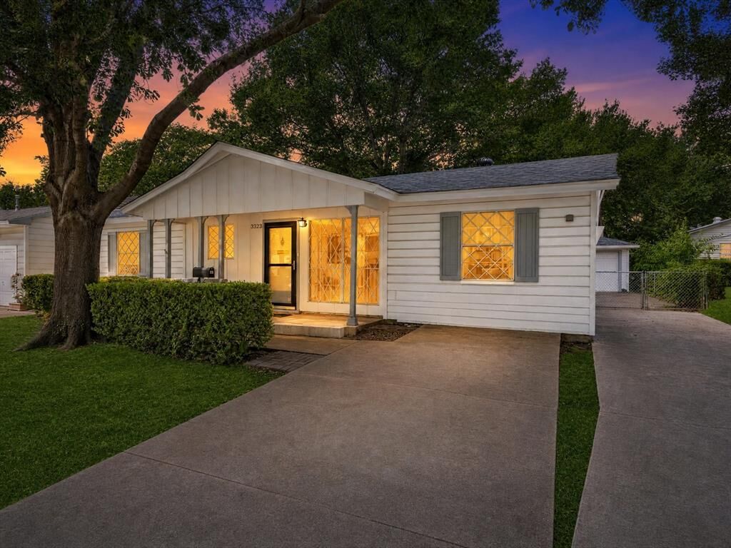 Property Photo: 3323 William Brewster Drive TX 75062