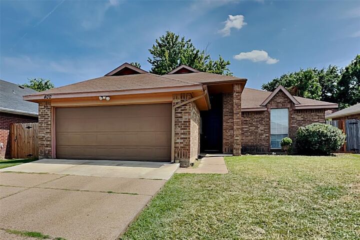 Property Photo: 400 Valley Mills Drive TX 76018
