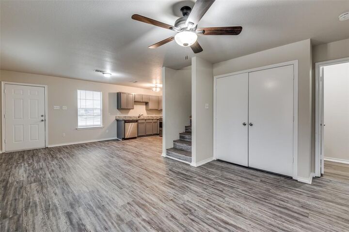 Property Photo: 321 Queens Court S B TX 76063