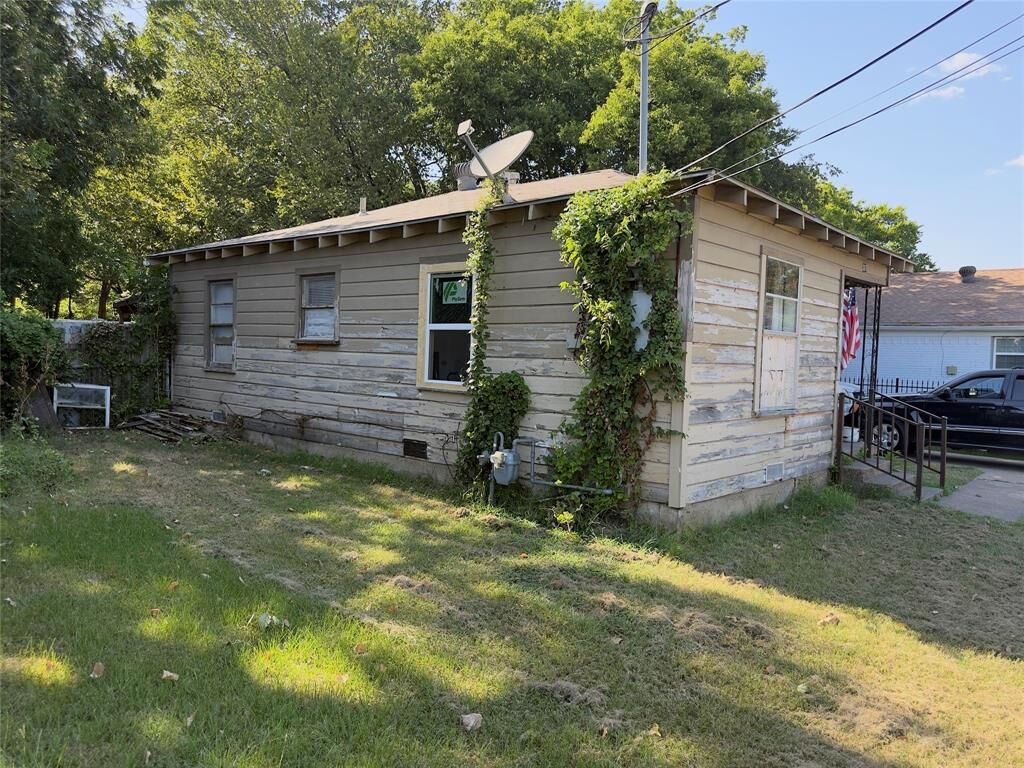Property Photo:  307 N Masters Drive  TX 75217 