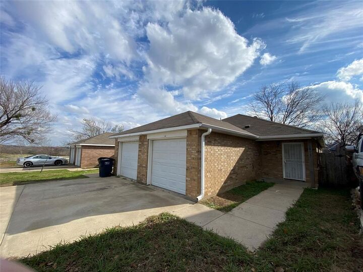Property Photo: 1816 Bessie Street TX 76104