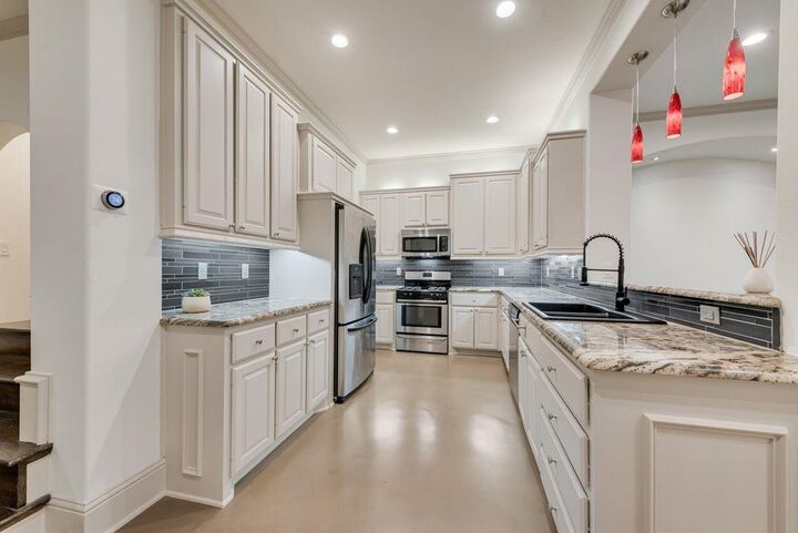 Property Photo: 5113 Vandelia Street TX 75235
