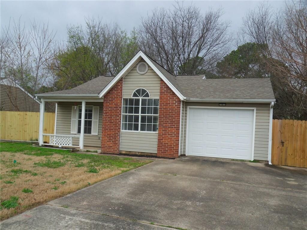 Property Photo: 2937 N Fiesta Drive AR 72703