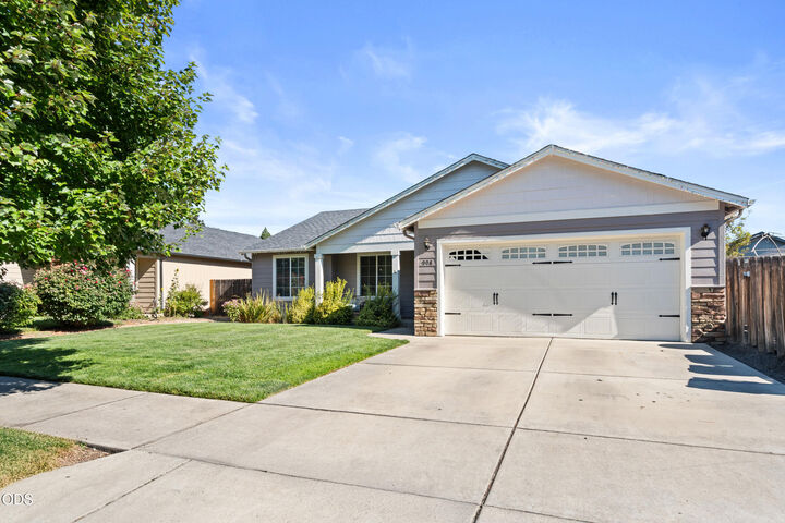 Property Photo: 908 Archer Drive OR 97501