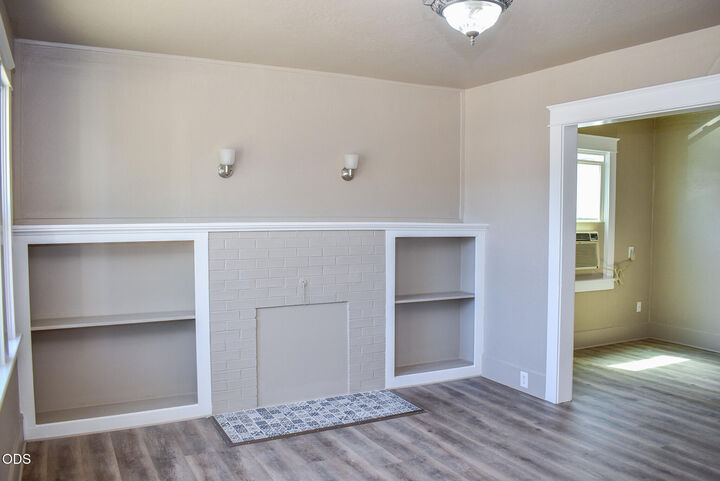 Property Photo: 515 N Riverside Avenue OR 97501