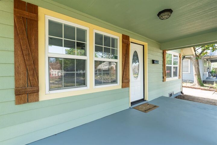 Property Photo: 1627 N Market Avenue OK 74804