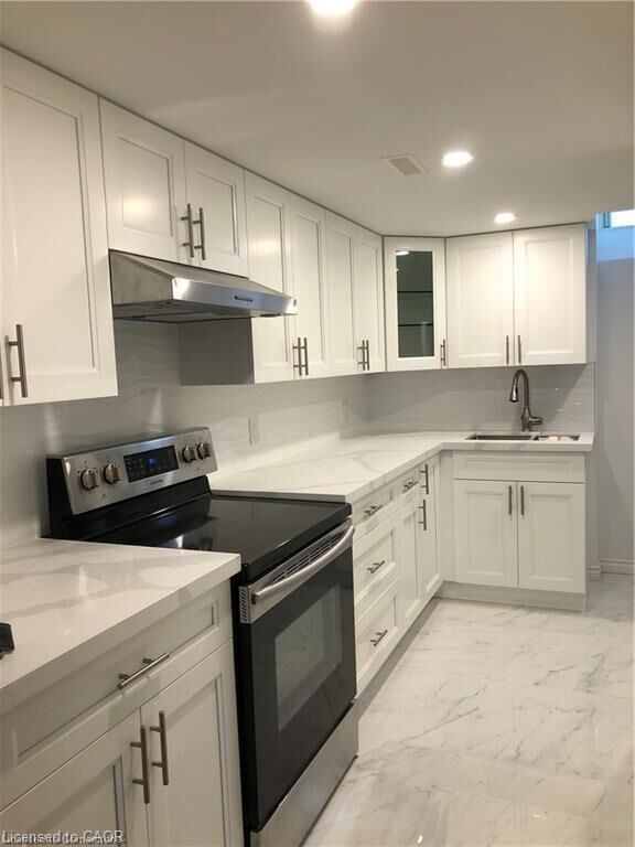 Property Photo: 3 Lancer Court Lower ON L9B 2B1