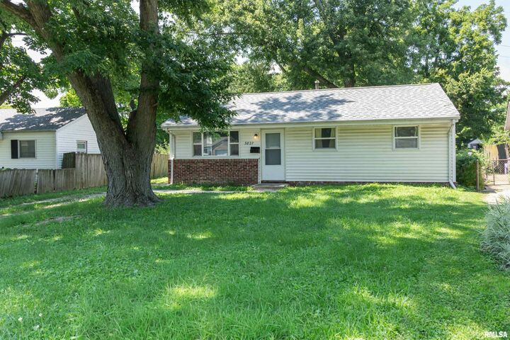 Property Photo:  3827 N Saint Joseph Court  IL 61616 