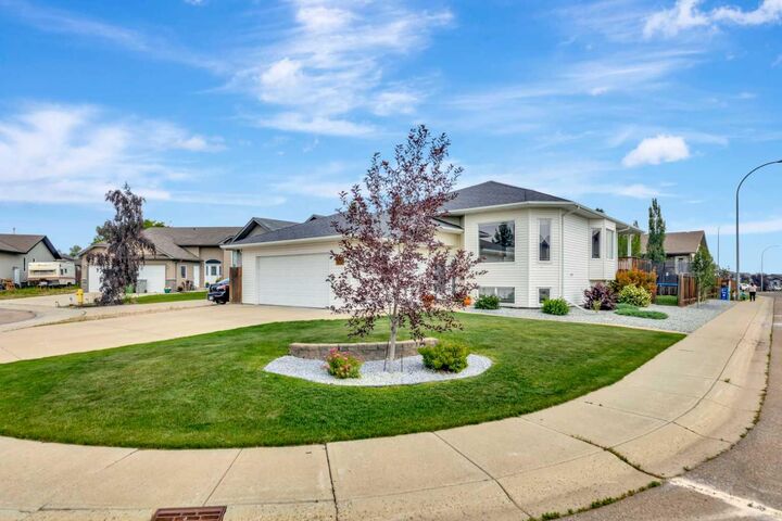 Property Photo: 2001 47A Avenue Close SK S9V 1N8