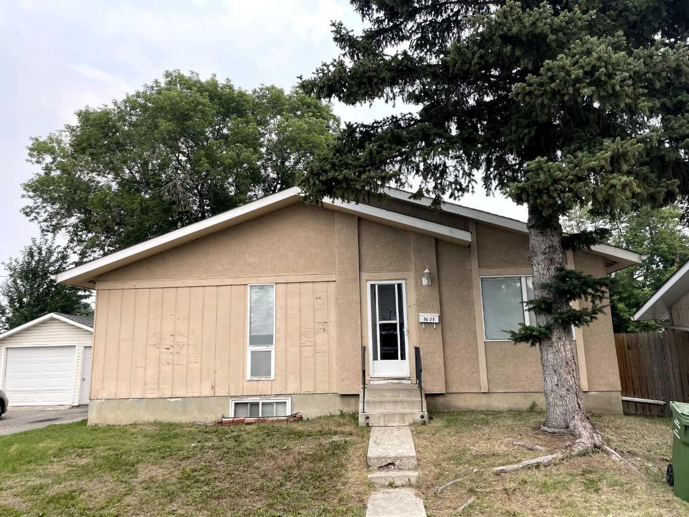 Property Photo:  1611 Olympia Drive SE  AB T2C 1H6 